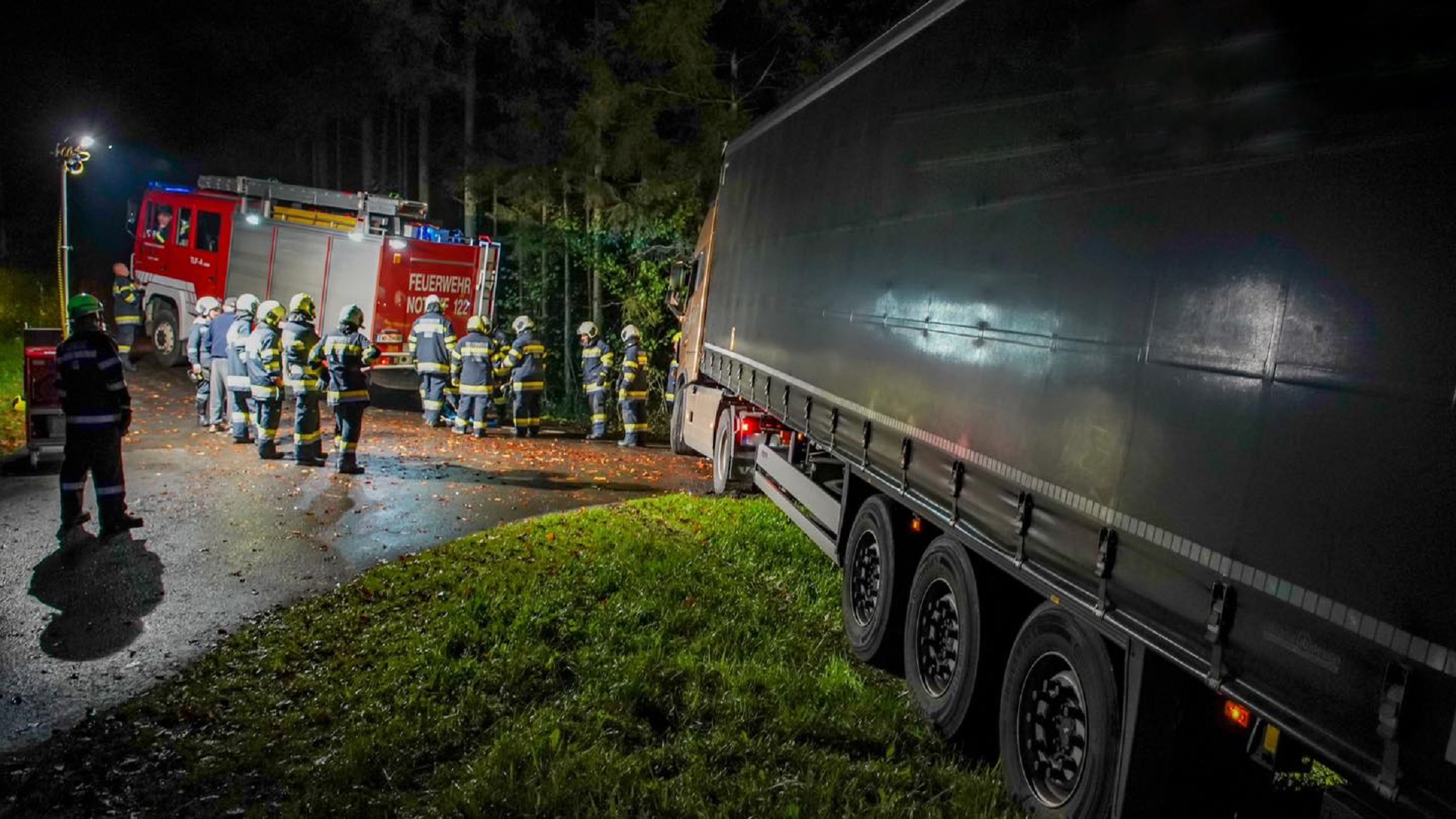 Bergung eines LKW-Sattelzugs